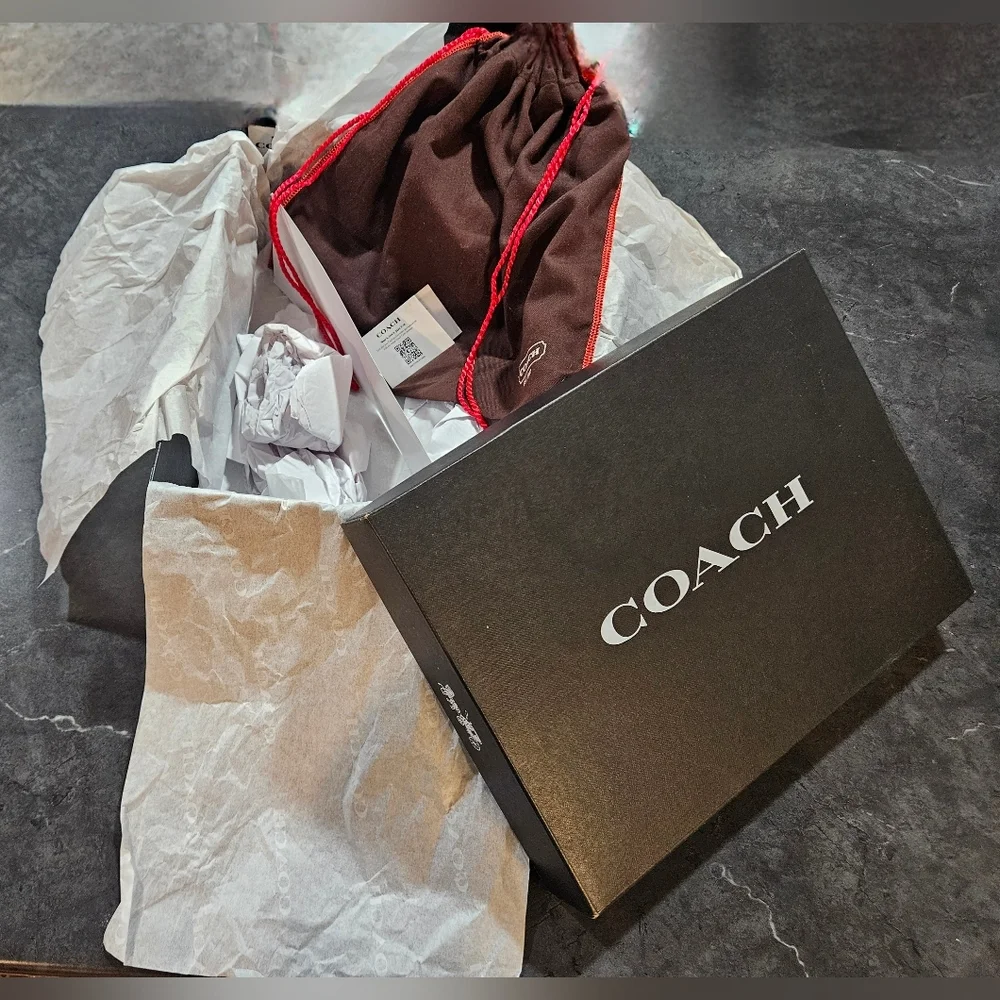 Coach authentic complete